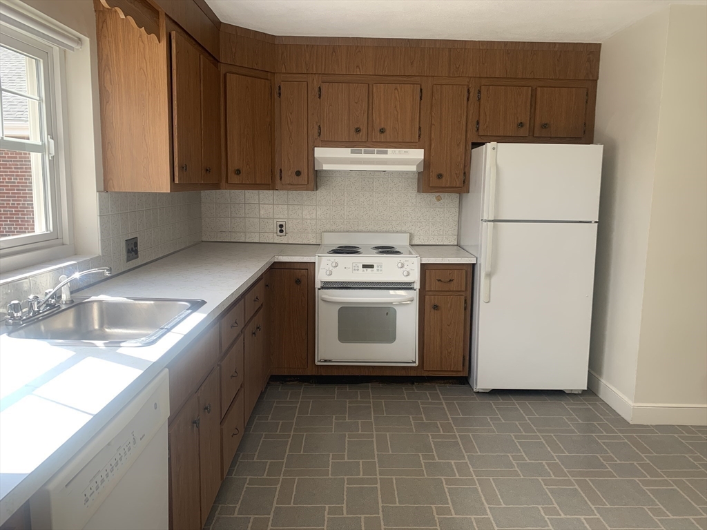 145 Emerson Gardens Road, Unit 145 Lexington, MA 02420 - Photo 11 of 17