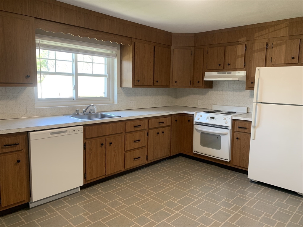 145 Emerson Gardens Road, Unit 145 Lexington, MA 02420 - Photo 12 of 17