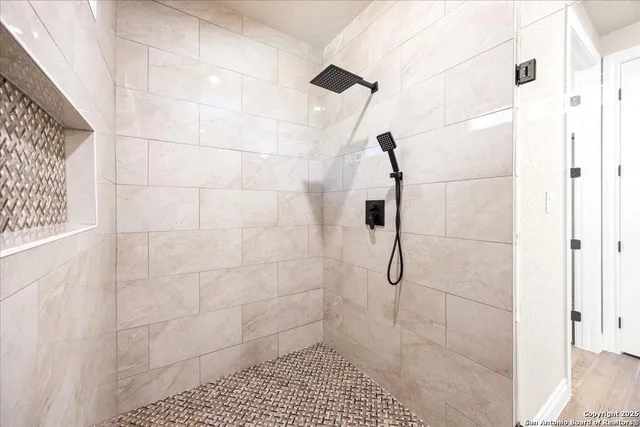 $742,700 | 157 Hondo Vista, La Vernia, TX 78121