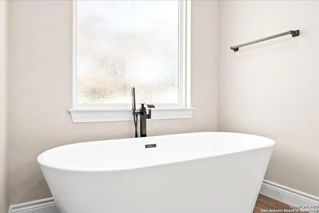 $742,700 | 157 Hondo Vista, La Vernia, TX 78121