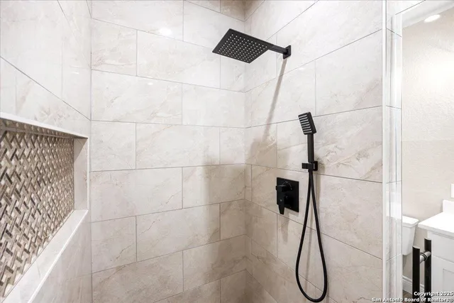 $742,700 | 157 Hondo Vista, La Vernia, TX 78121