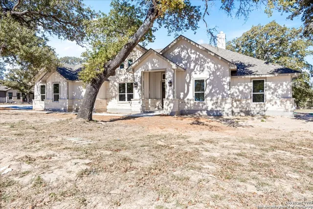 $742,700 | 157 Hondo Vista, La Vernia, TX 78121