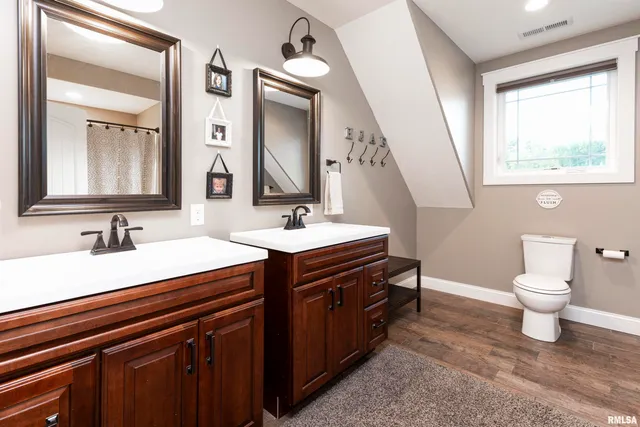 $945,000 | 480 Township Road 150, Toulon, IL 61483