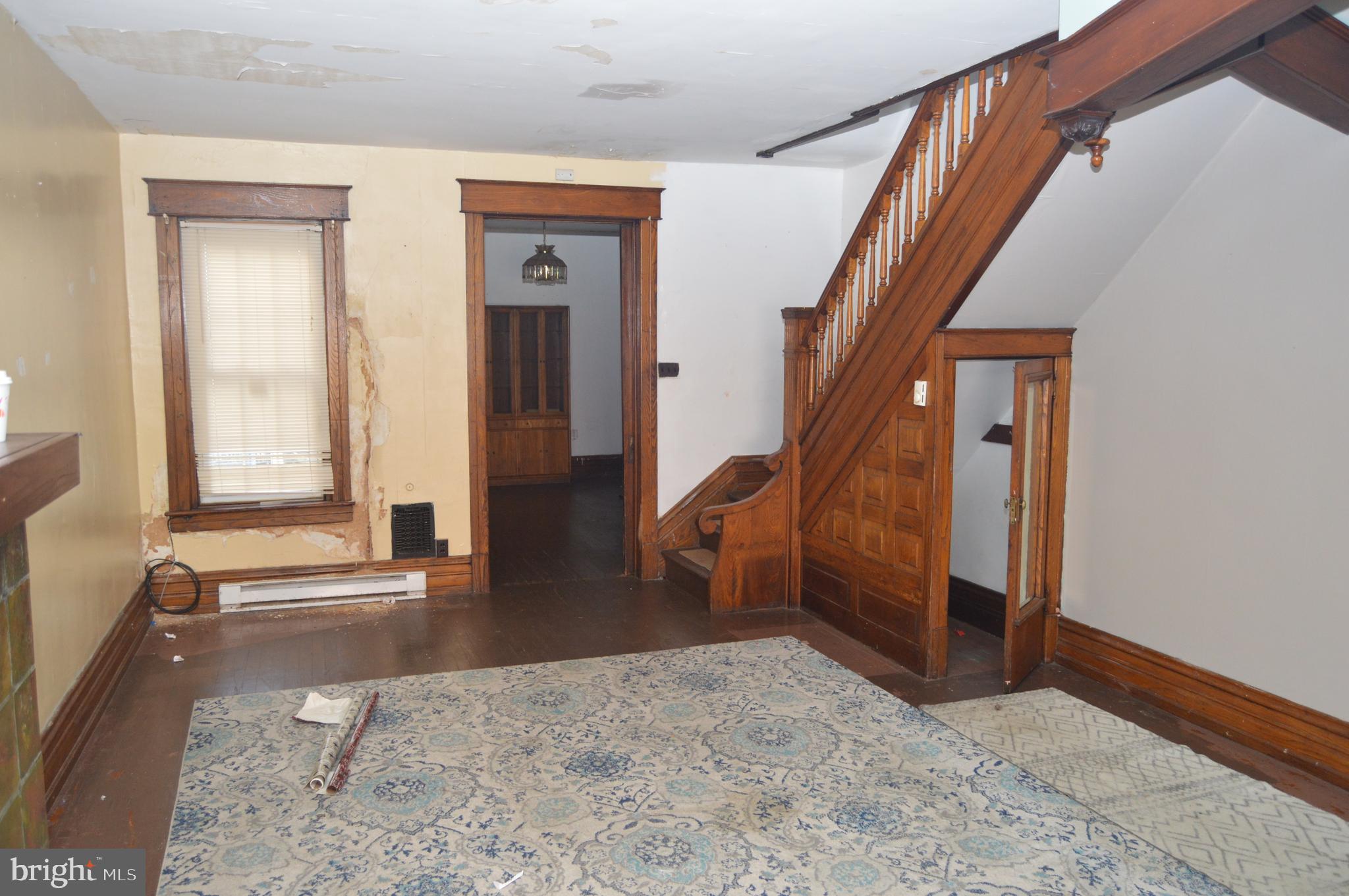 802 Chestnut Street Reading, PA 19602 - Photo 2 of 38 Living Room