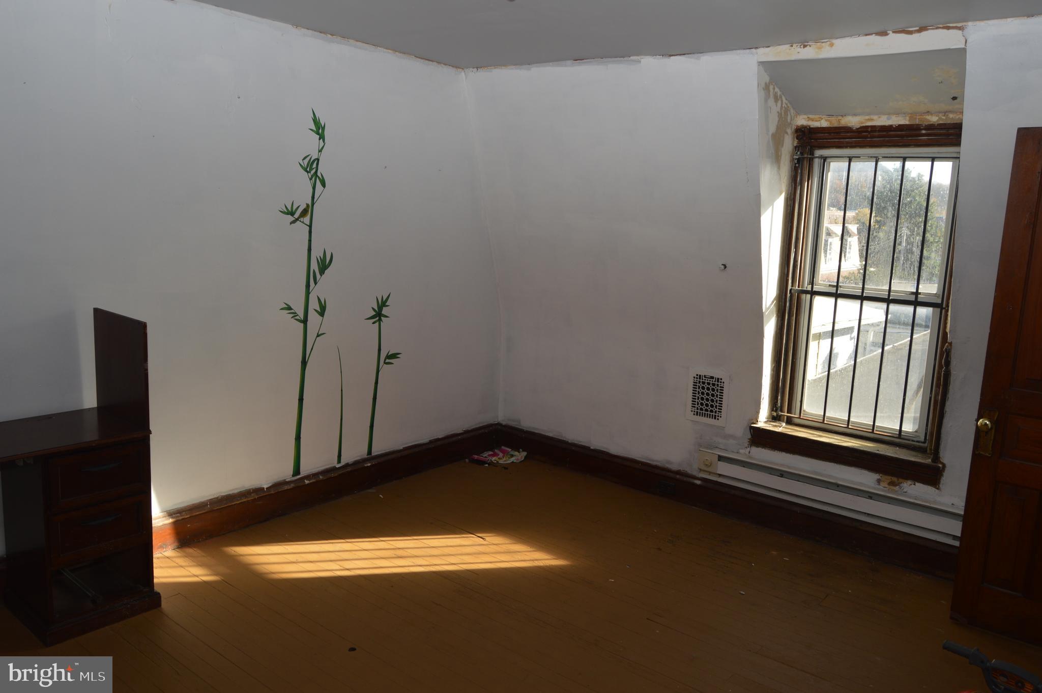 802 Chestnut Street Reading, PA 19602 - Photo 27 of 38 Bedroom 5