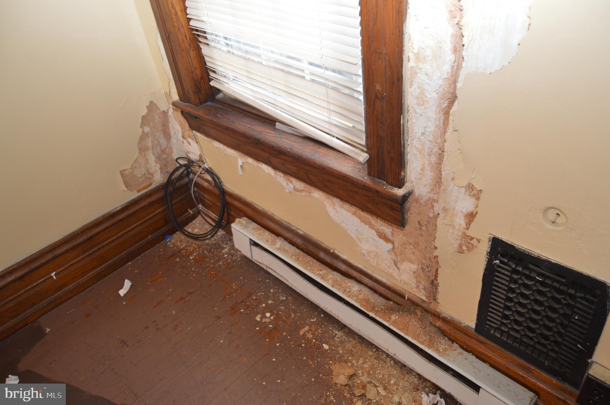 802 Chestnut Street Reading, PA 19602 - Photo 30 of 38 Living Room damage