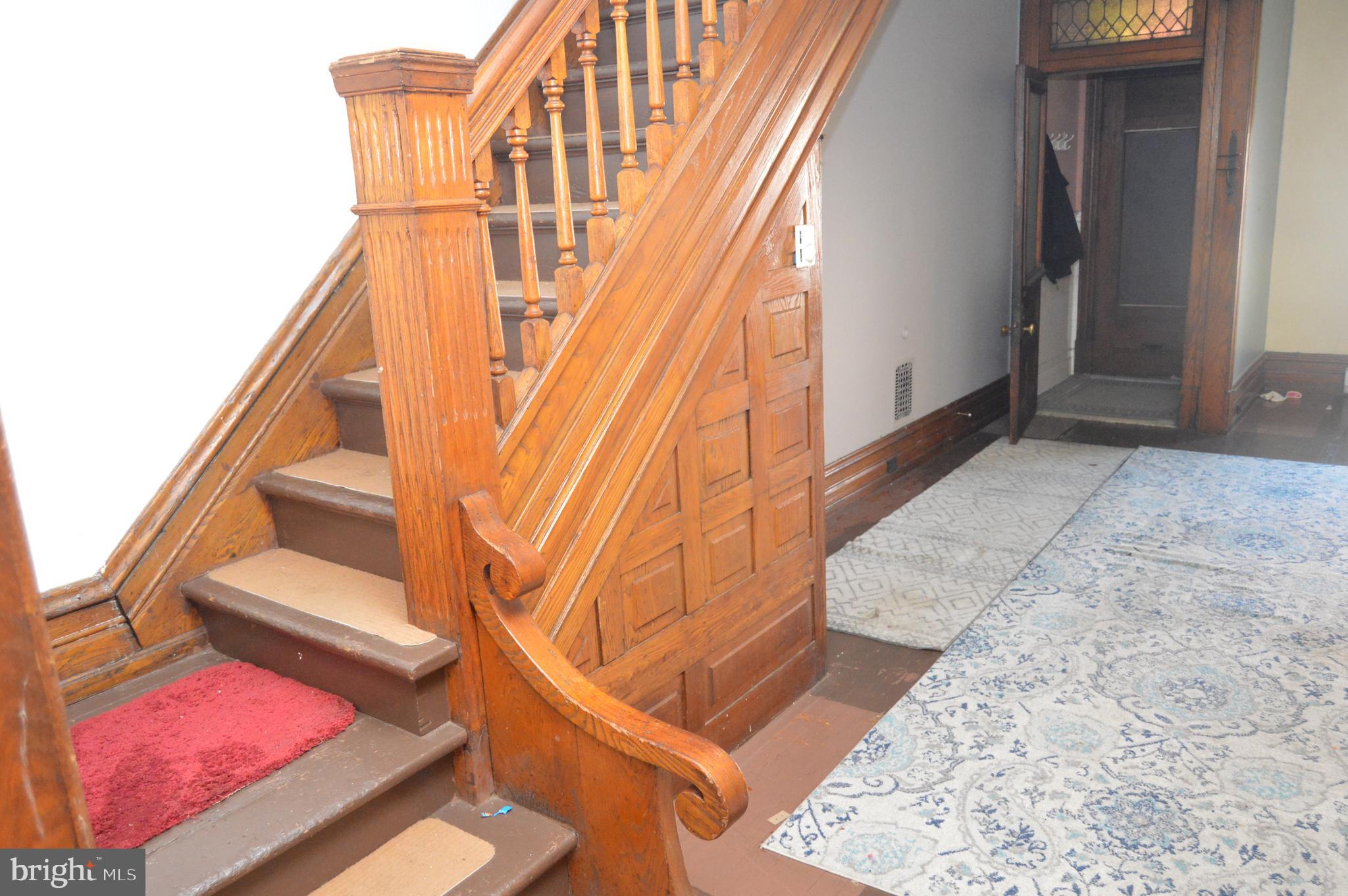 802 Chestnut Street Reading, PA 19602 - Photo 4 of 38 Original stained wood trim