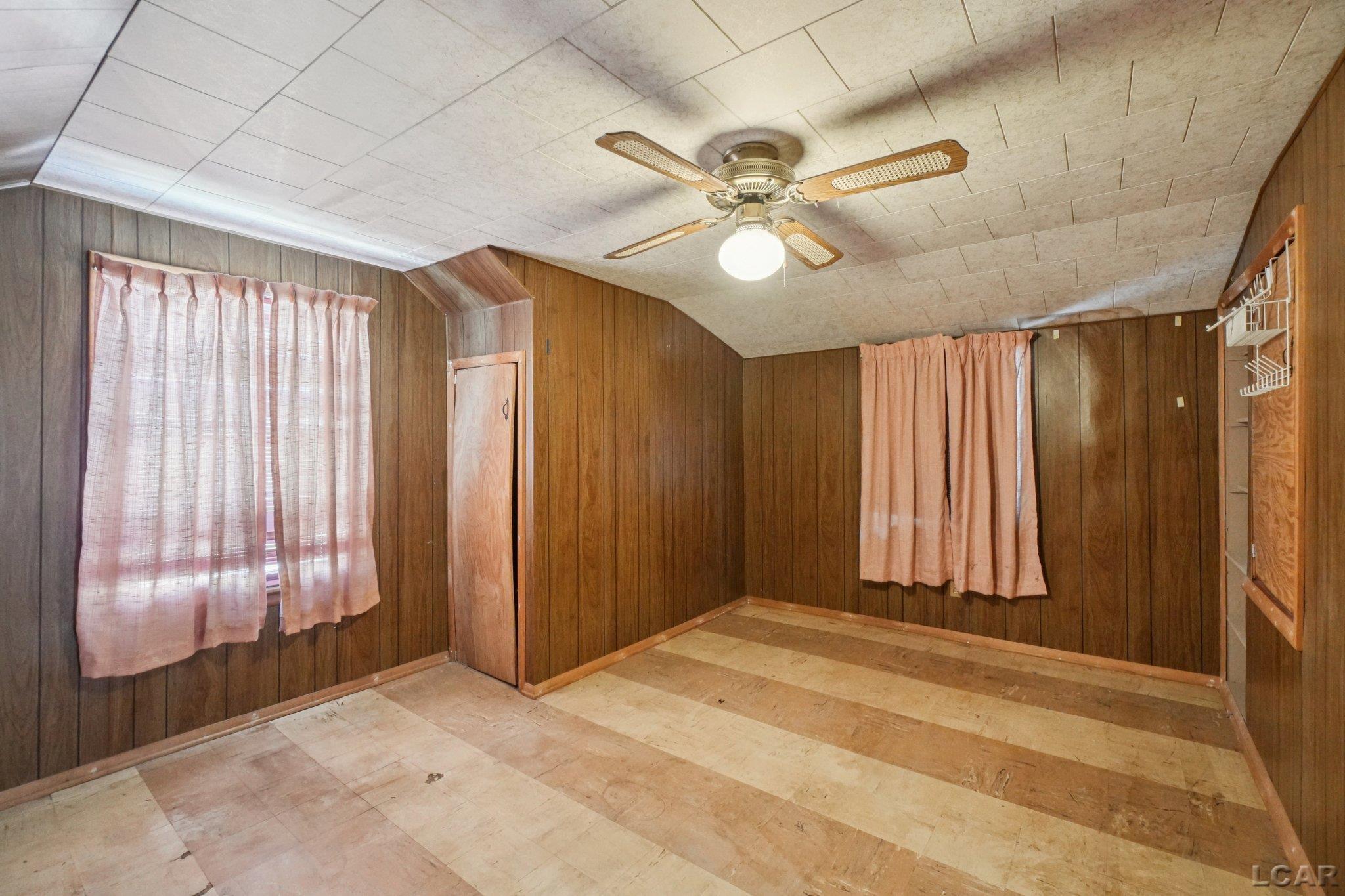 547 Riverside Avenue Adrian, MI 49221 - Photo 17 of 30 50195652-65f94da0-143e-4d92-80d6-edeb5d1d8336.JPG
