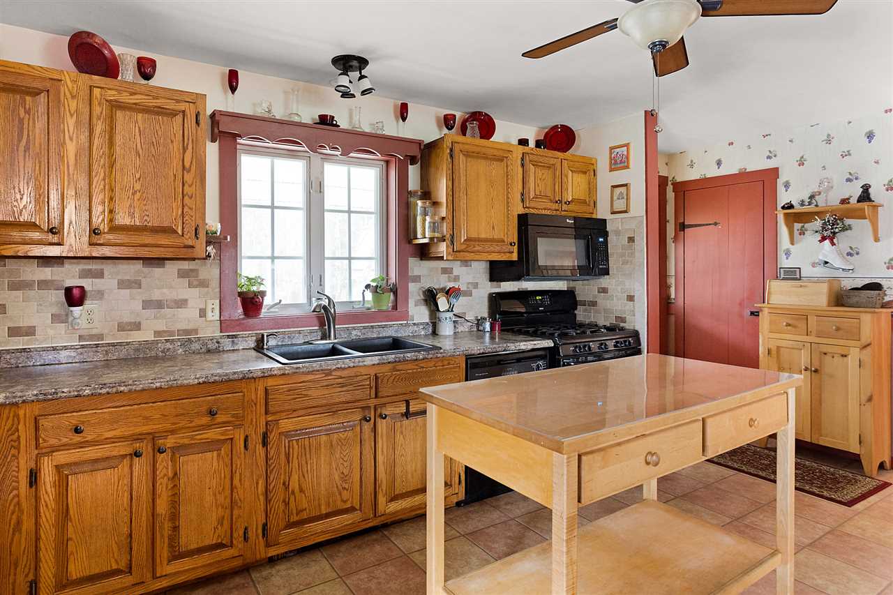 47 Hampton Falls Road Exeter, NH 03833 - Photo 5 of 39