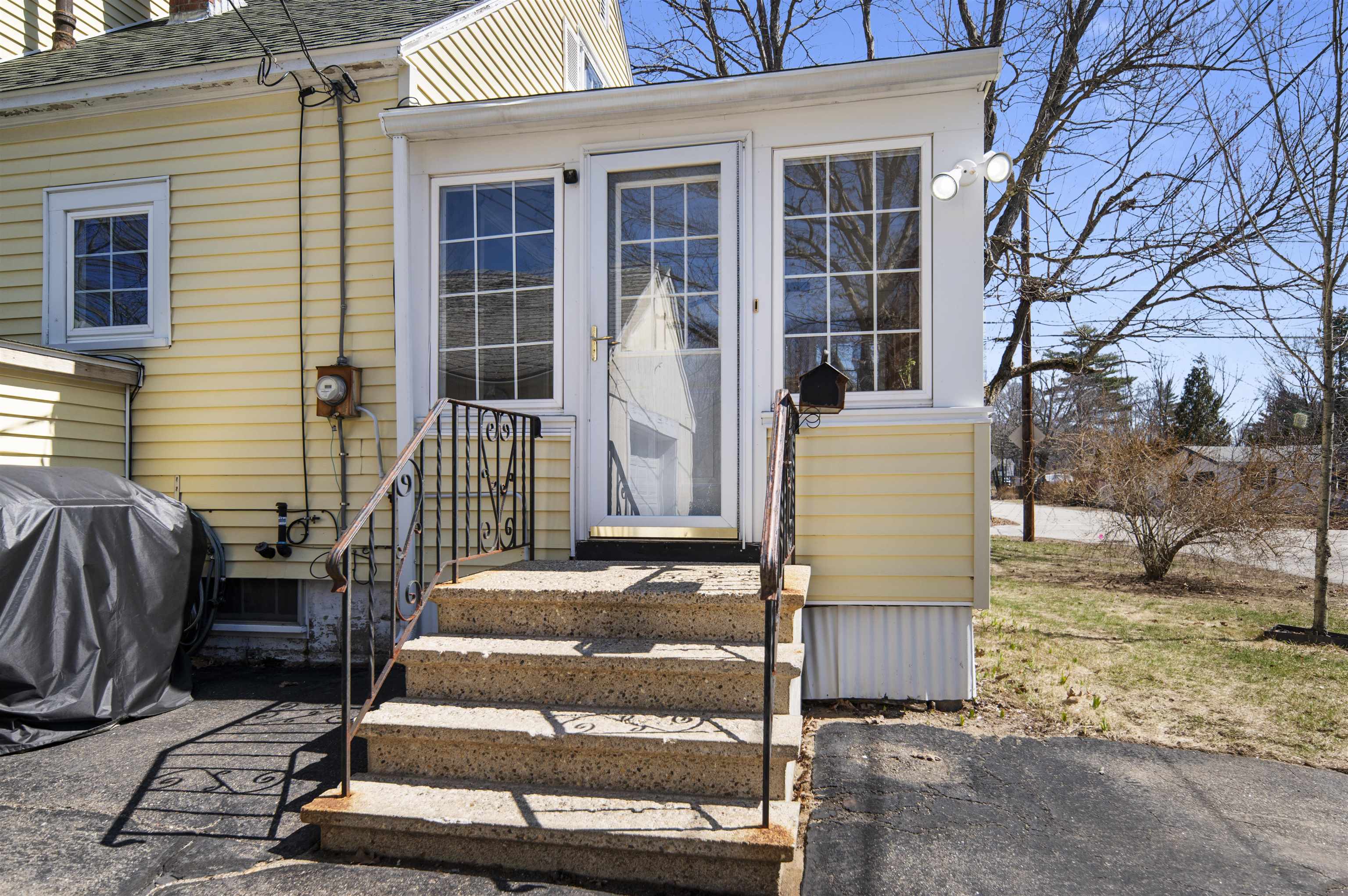 51 Richardson Street Rochester, NH 03867 - Photo 4 of 40