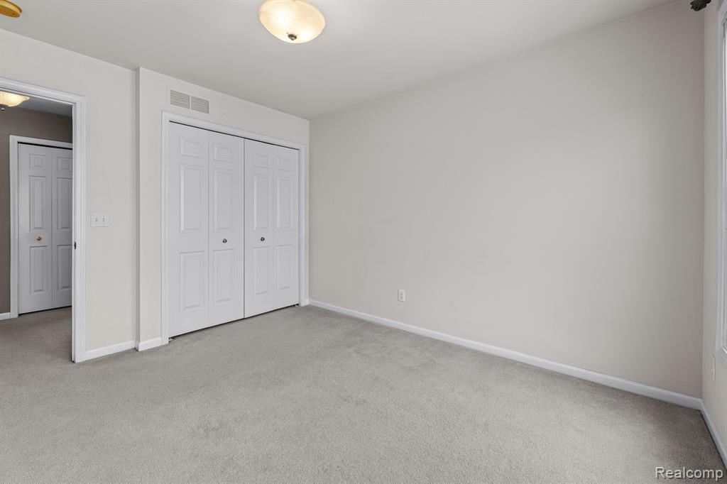 3904 Kaeleaf Road Lake Orion, MI 48360 - Photo 30 of 66