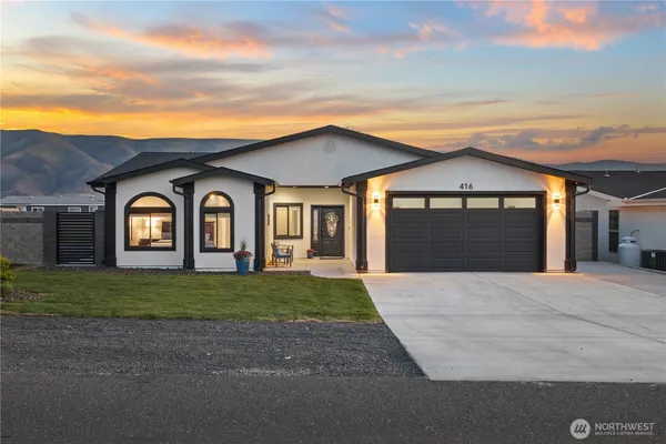 $749,900 | 416 Edgewater Way South, Mattawa, WA 99349