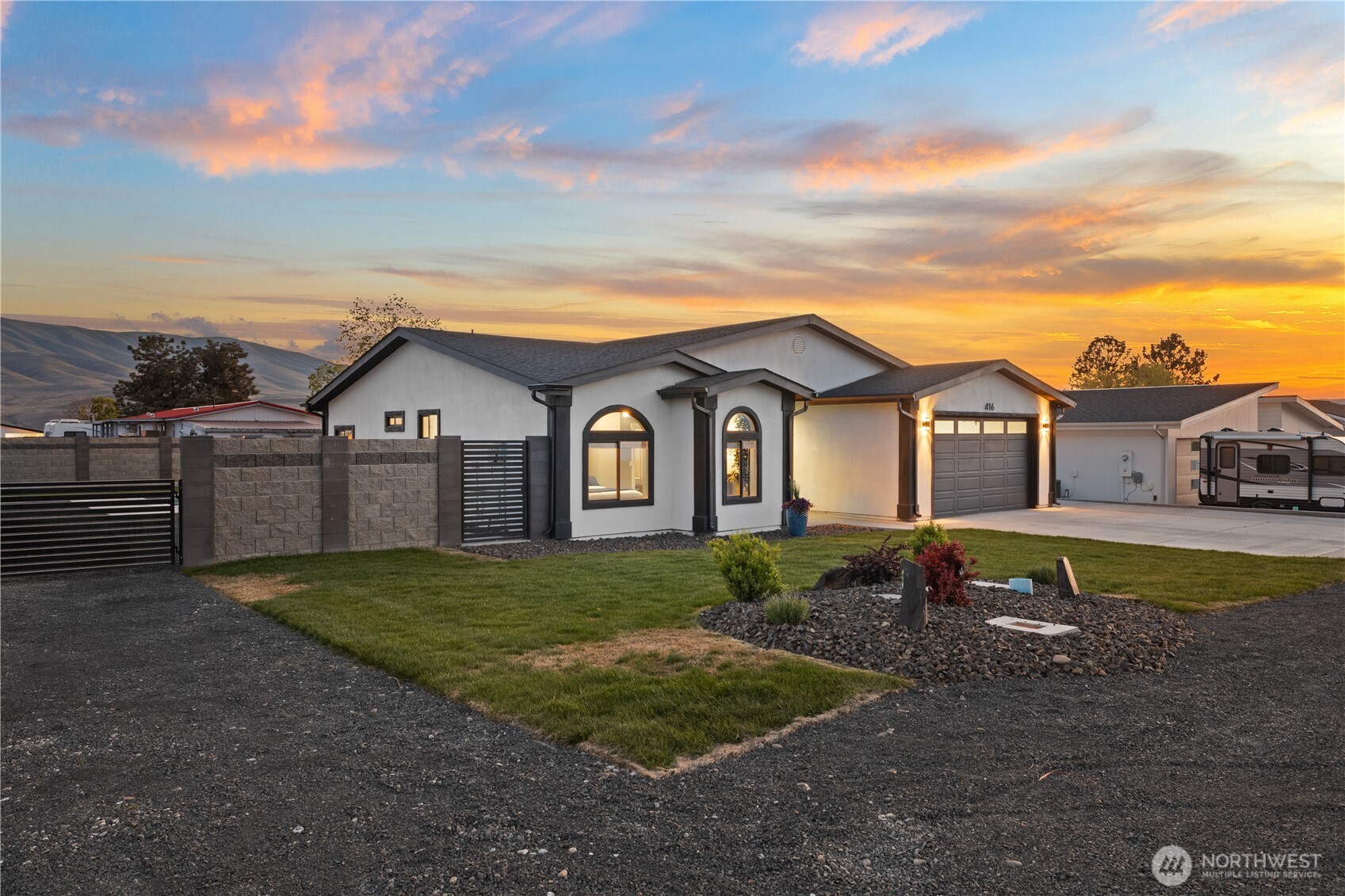 416 Edgewater Way South Mattawa, WA 99349 - Photo 2 of 40