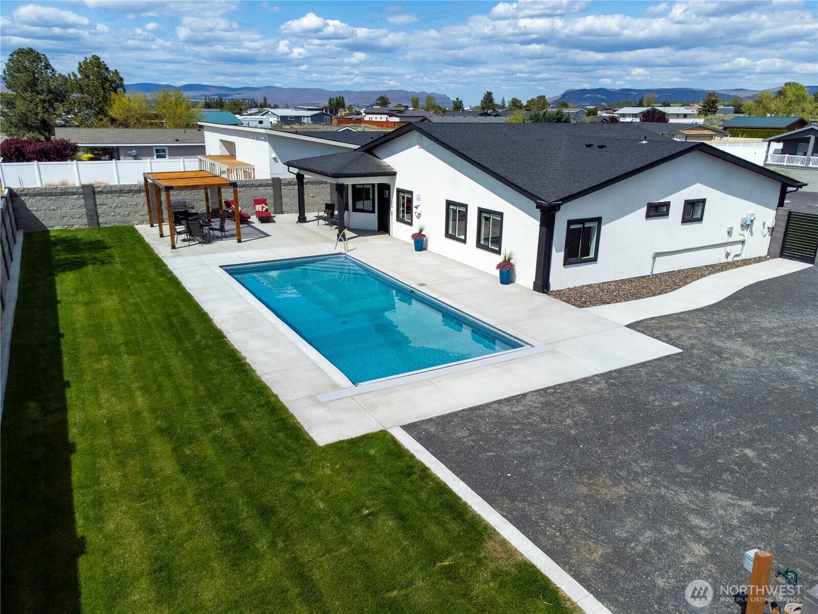 416 Edgewater Way South Mattawa, WA 99349 - Photo 4 of 40