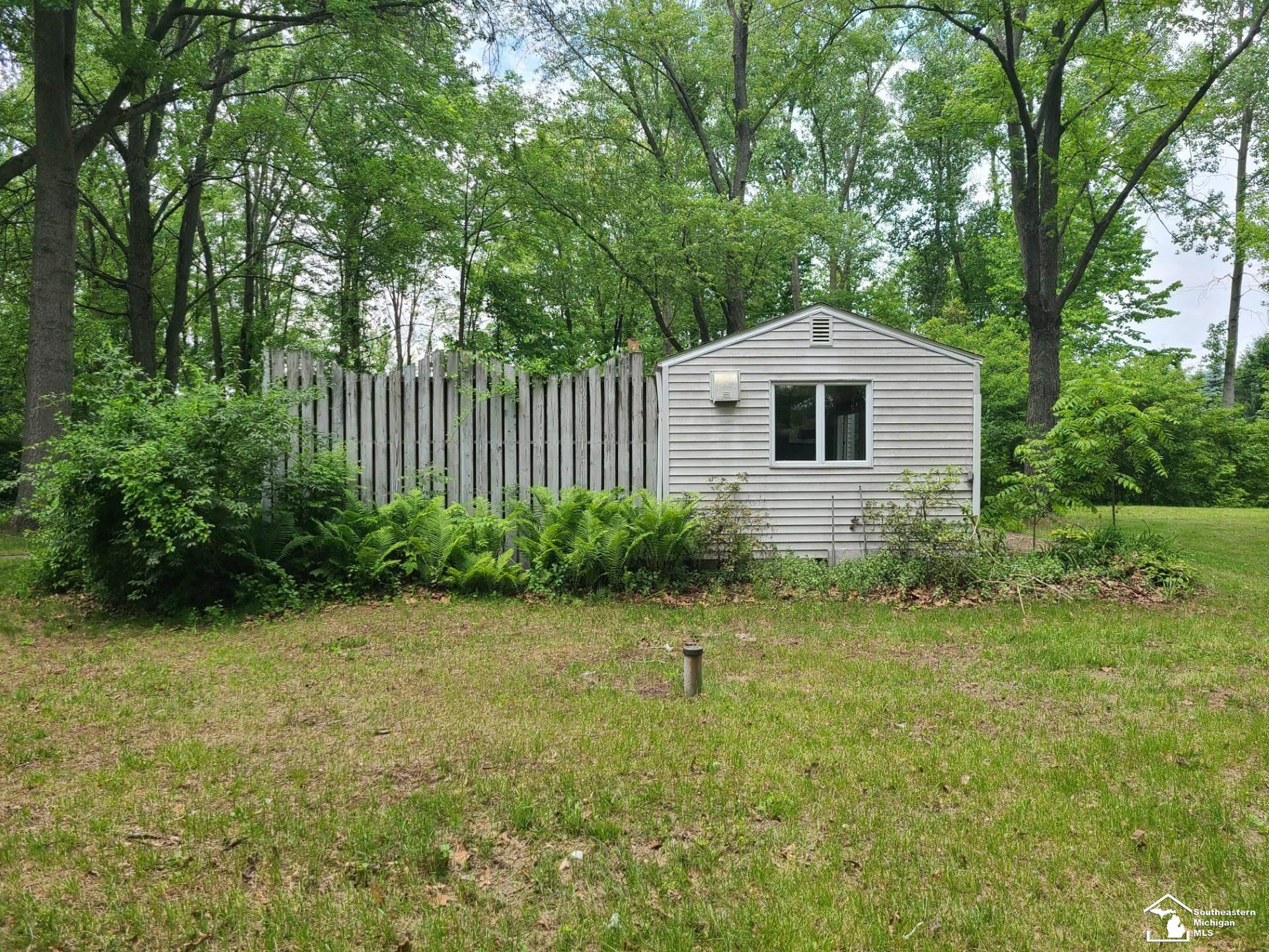 2807 Smith Road Lambertville, MI 48144 - Photo 4 of 22