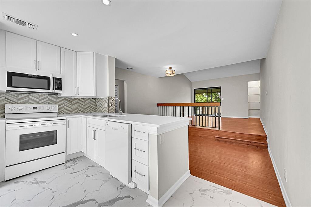 2578 Riverside Drive, Unit 421 Coral Springs, FL 33065 - Photo 2 of 29