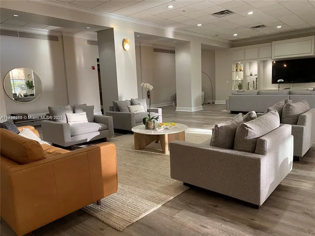 $520,000 | 5600 Collins Avenue, Unit 7V, Miami Beach, FL 33140