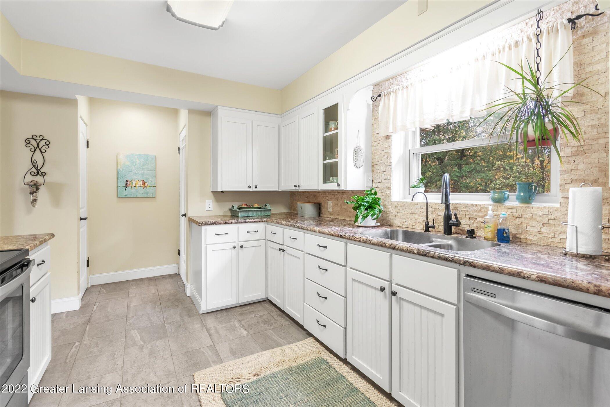 1016 Boichot Road Lansing, MI 48906 - Photo 19 of 47 Kitchen