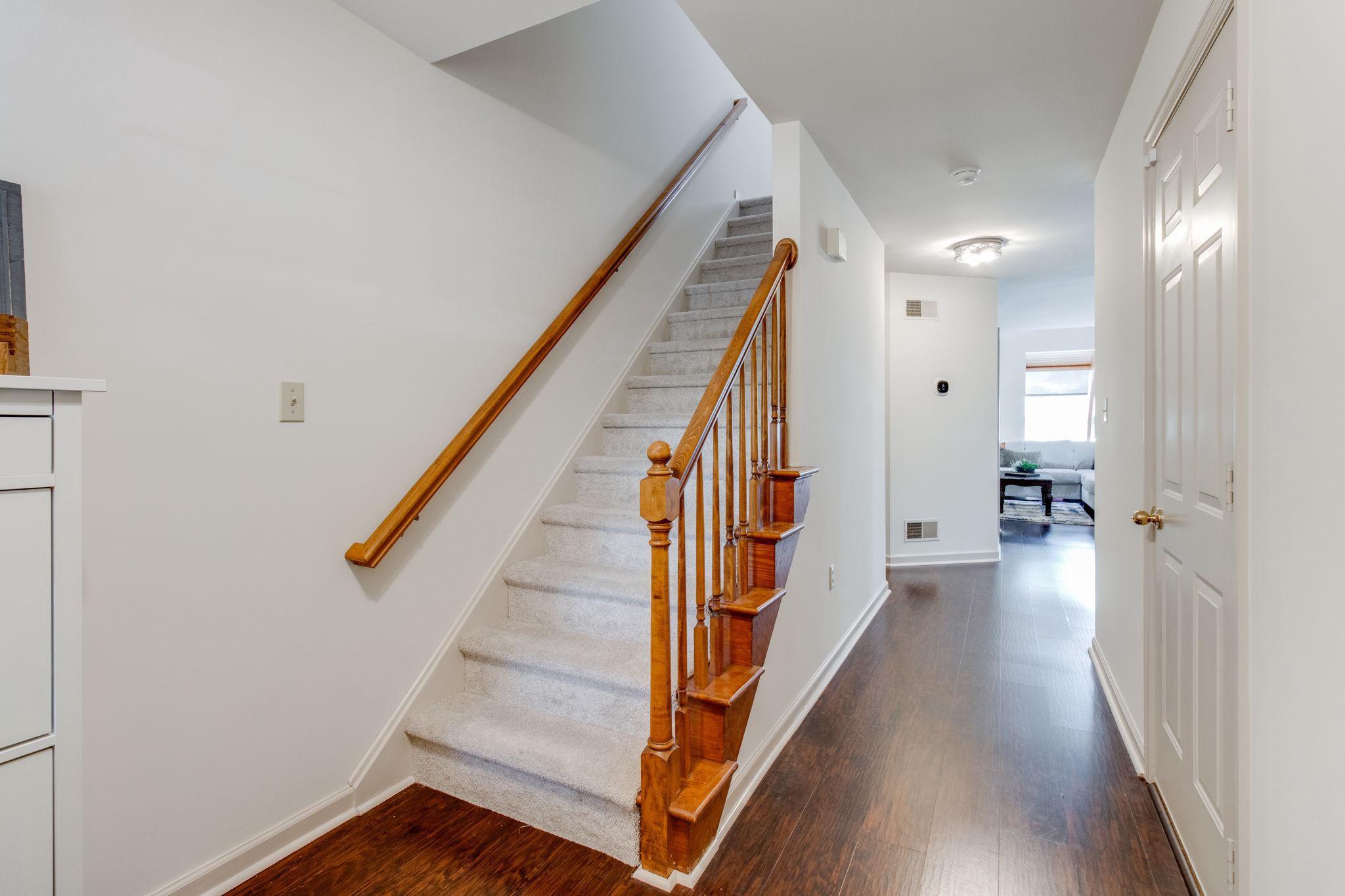 127 Pepperton Court Lititz, PA 17543 - Photo 8 of 35 Foyer
