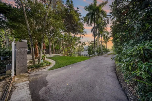 $4,250,000 | 5981 Southwest 136th Street, Pinecrest, FL 33156