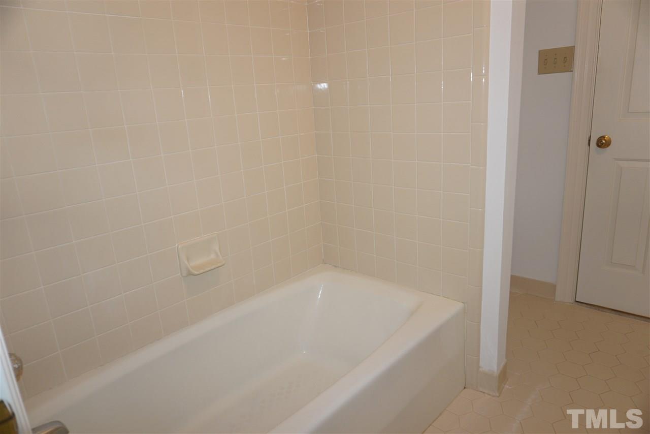 3330 Ridgecrest Court Raleigh, NC 27607 - Photo 20 of 25 a close up of a bathtub in a bathroom
