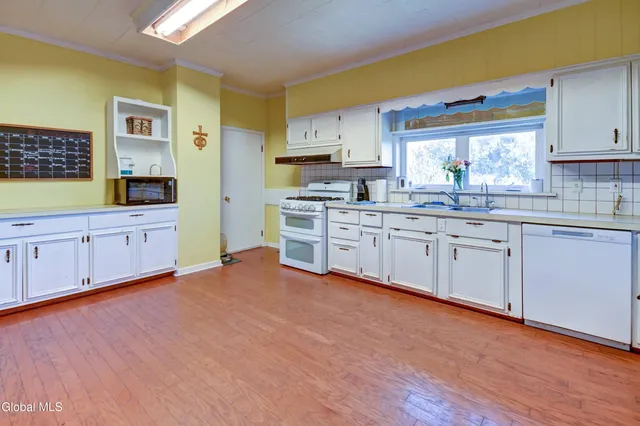 $369,000 | 412 Auriesville Road, Glen, NY 12072