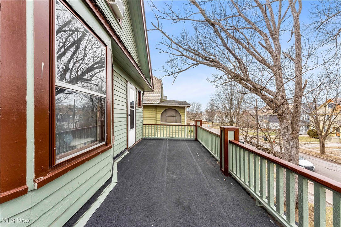 3406 Altamont Road Cleveland, OH 44118 - Photo 17 of 28 View of deck