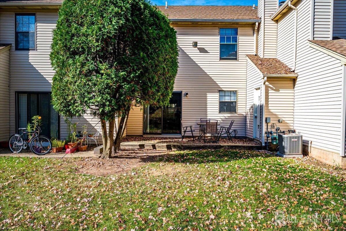 602 Maplecrest Road Edison, NJ 08820 - Photo 34 of 42 a view of a house with backyard and sitting area