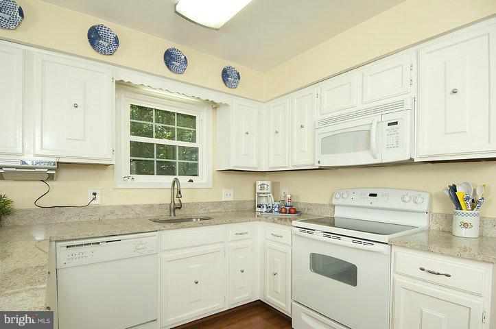 7211 Joshua Tree Lane Springfield, VA 22152 - Photo 1 of 30 Kitchen