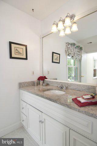 7211 Joshua Tree Lane Springfield, VA 22152 - Photo 14 of 30 Bath (Master)