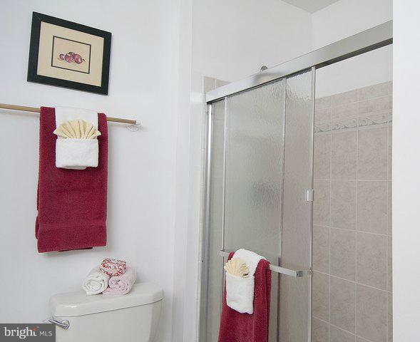 7211 Joshua Tree Lane Springfield, VA 22152 - Photo 3 of 30 Bath (Master)