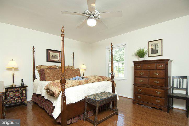 7211 Joshua Tree Lane Springfield, VA 22152 - Photo 9 of 30 Bedroom (Master)