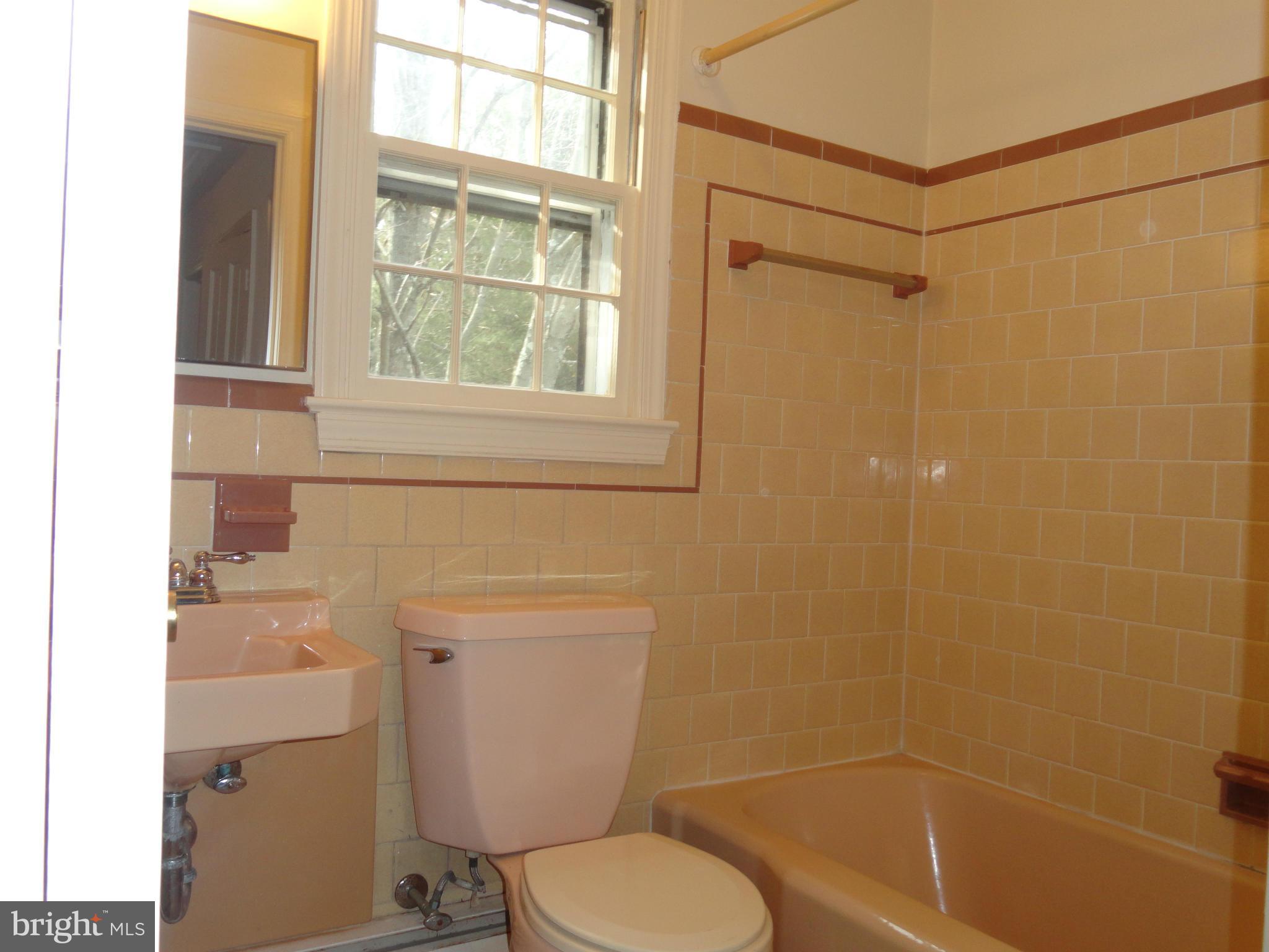 913 Melvin Road Annapolis, MD 21403 - Photo 11 of 22 Bath