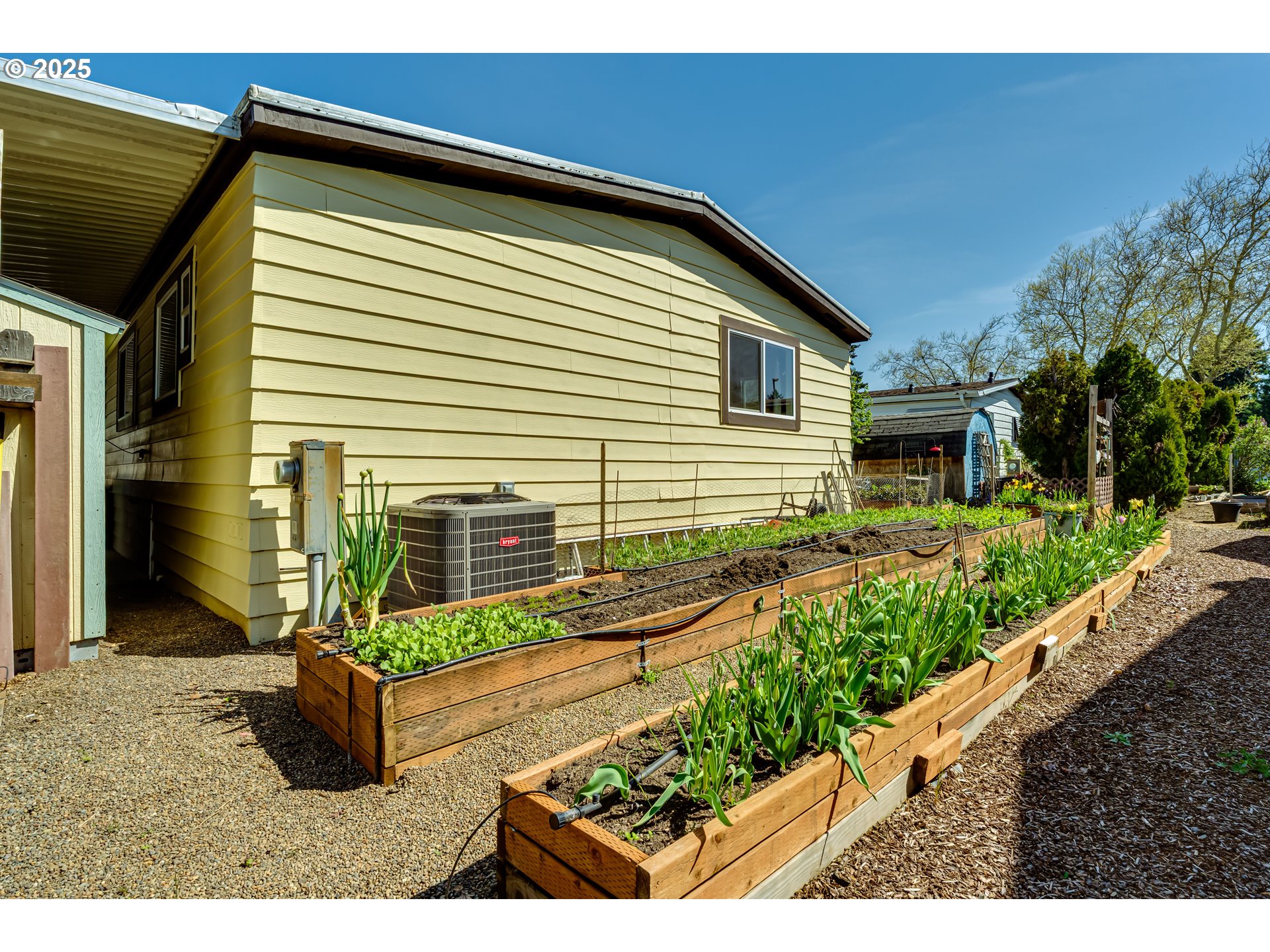 1400 Candlelight Drive, Unit 177 Eugene, OR 97402 - Photo 31 of 32 a front view of a house with a yard