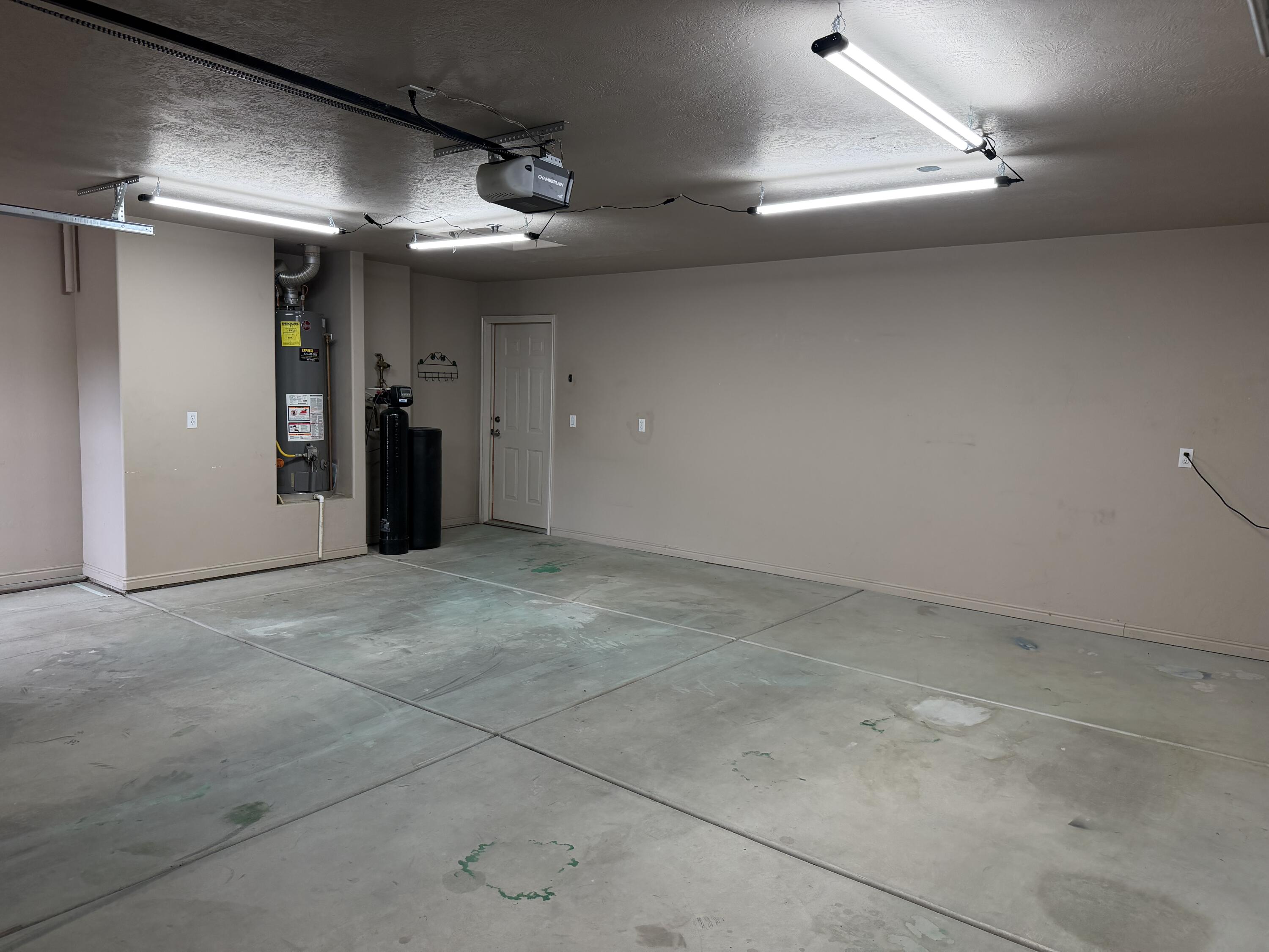 66 South 1300 W Street St. George, UT 84770 - Photo 20 of 21 Garage