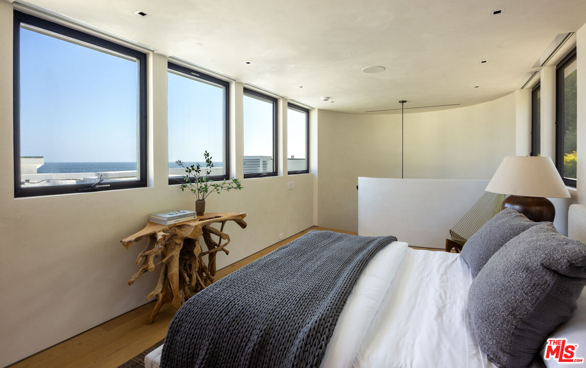 31388 Broad Beach Road Malibu, CA 90265 - Photo 17 of 36