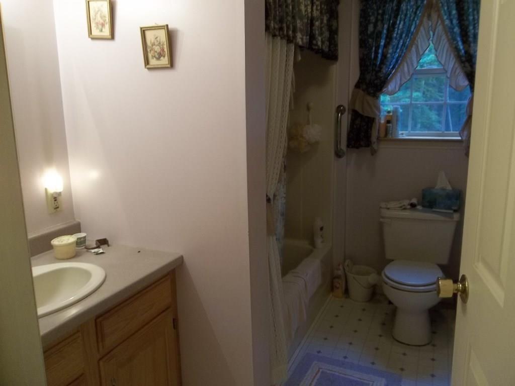 128 Quiggle Road Union, ME 04862 - Photo 10 of 15 Full bath