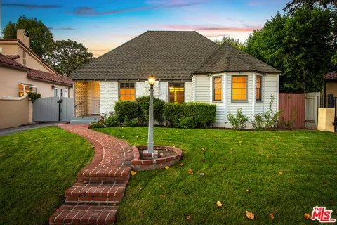 $2,050,000 | 10435 Whipple Street, Toluca Lake, CA 91602