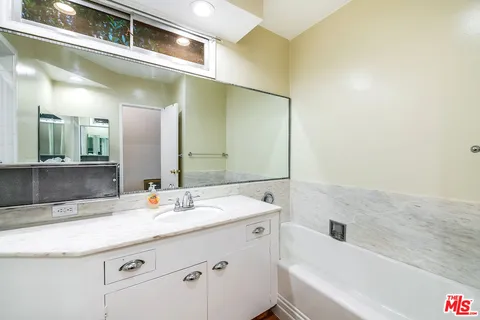 $2,050,000 | 10435 Whipple Street, Toluca Lake, CA 91602