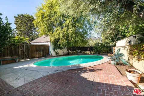 $2,050,000 | 10435 Whipple Street, Toluca Lake, CA 91602