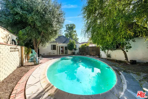 $2,050,000 | 10435 Whipple Street, Toluca Lake, CA 91602