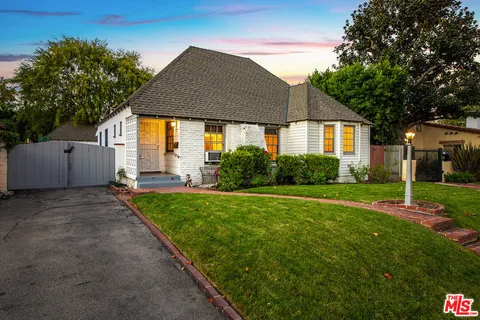 $2,050,000 | 10435 Whipple Street, Toluca Lake, CA 91602