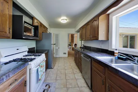$599,500 | 245 Ann Street, Clarendon Hills, IL 60514