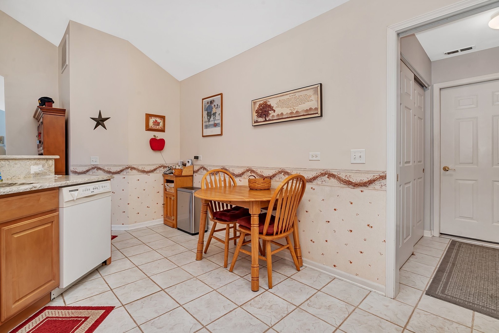 1950 Timbers Edge Circle Joliet, IL 60431 - Photo 15 of 24 a dining room that has a table and chairs in it