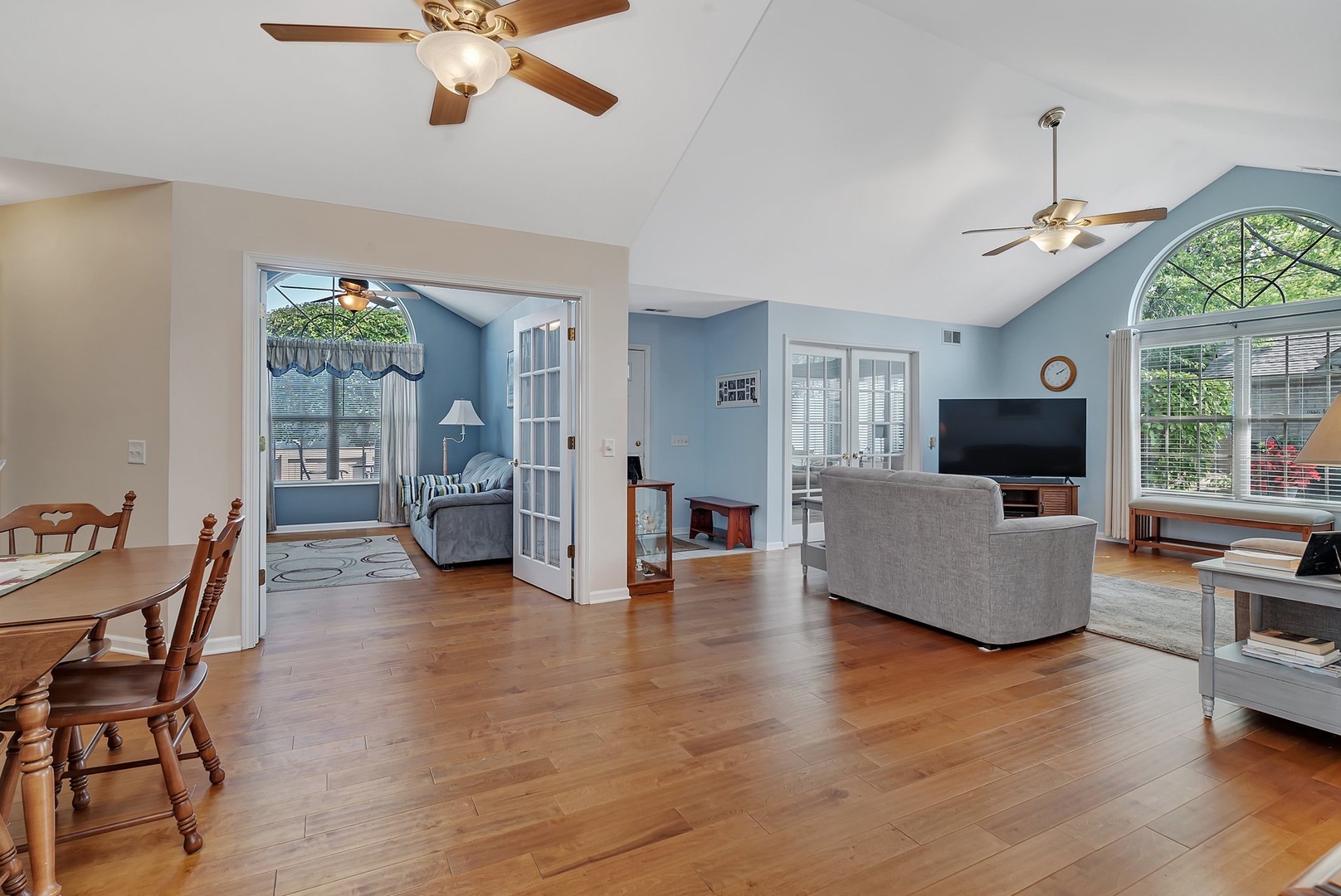 1950 Timbers Edge Circle Joliet, IL 60431 - Photo 5 of 24 a living room with furniture and a window