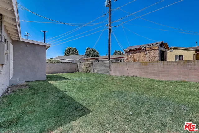 a view of a backyard with plants