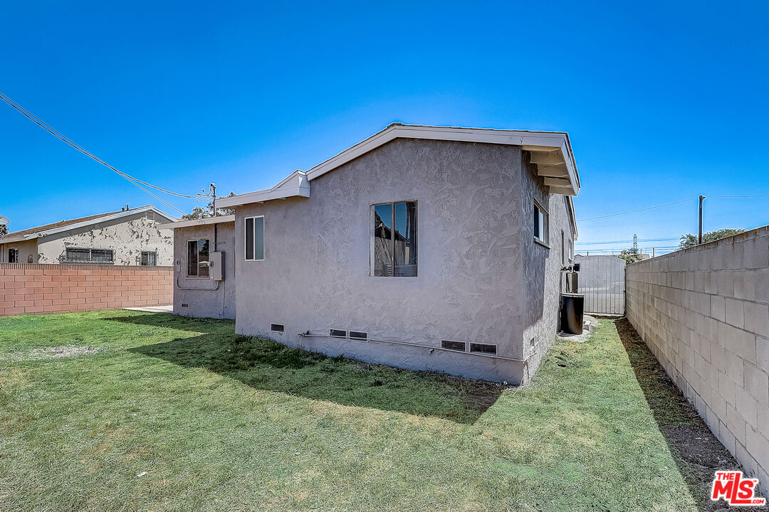 15815 South Haskins Avenue Compton, CA 90220 - Photo 28 of 29 a backyard of a house with lots of green space