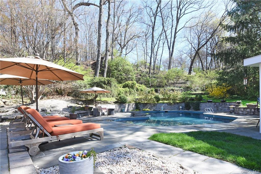 Welcome to your private oasis, located just 22 miles from mid-town Manhattan.  On a quiet cul-de-sac in the sought after Ardsley Park neighborhood,  This home with Irvington Schools, offers Mid-Century luxury.