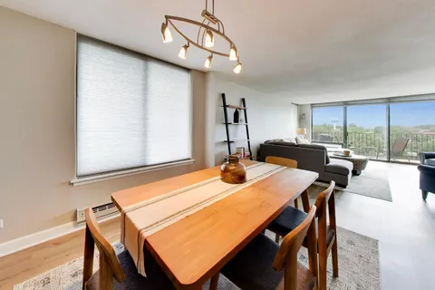 $245,500 | 2000 St Regis Drive, Unit 7N, Lombard, IL 60148