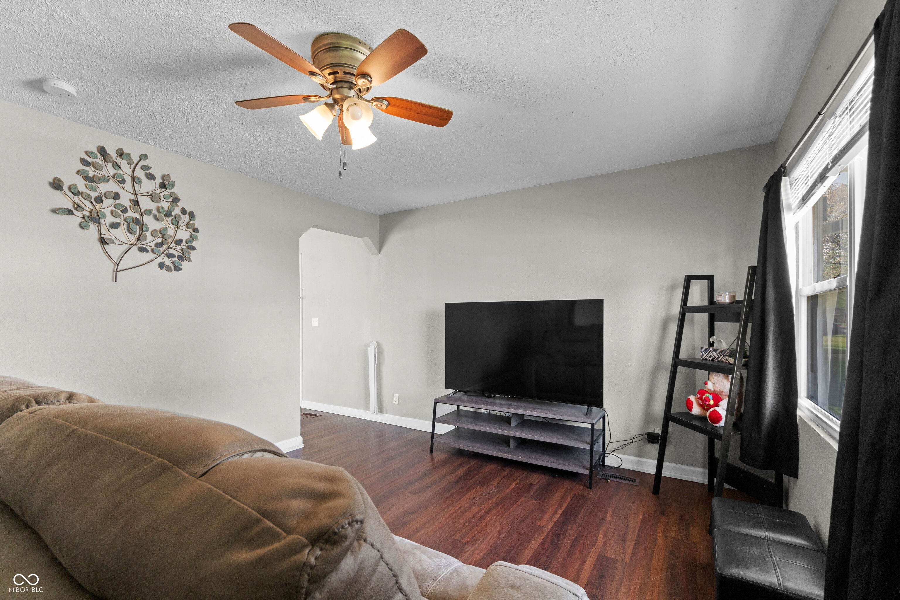 2901 North Routiers Avenue Indianapolis, IN 46219 - Photo 3 of 14